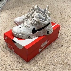 Nike air barrage low size 6y=7.5 women’s
